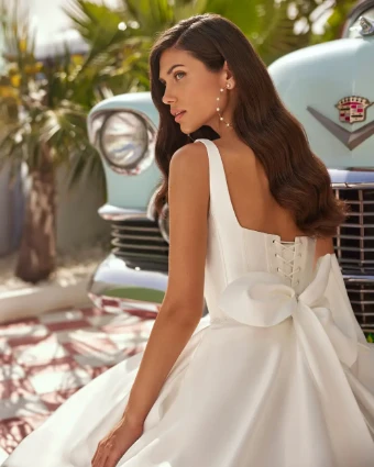 Luna Novias Style #Julee #3 thumbnail
