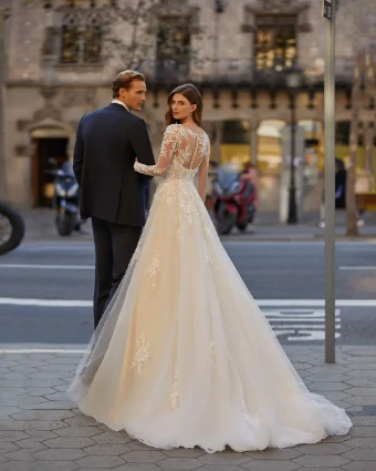 Luna Novias Style #Tevan #2 Ivory thumbnail
