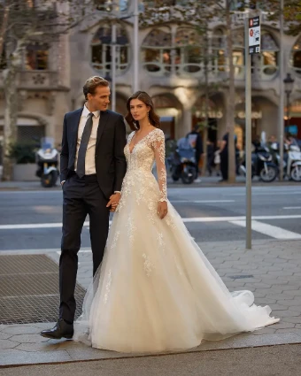 Luna Novias Style #Tevan #1 Ivory thumbnail